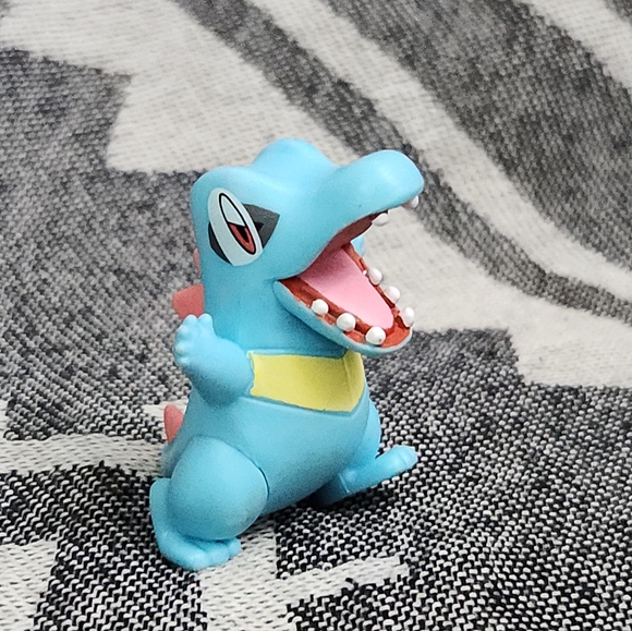 Jazwares Pokemon from Battle Ready Set Figure Totodile 1.5" - Picture 1 of 6